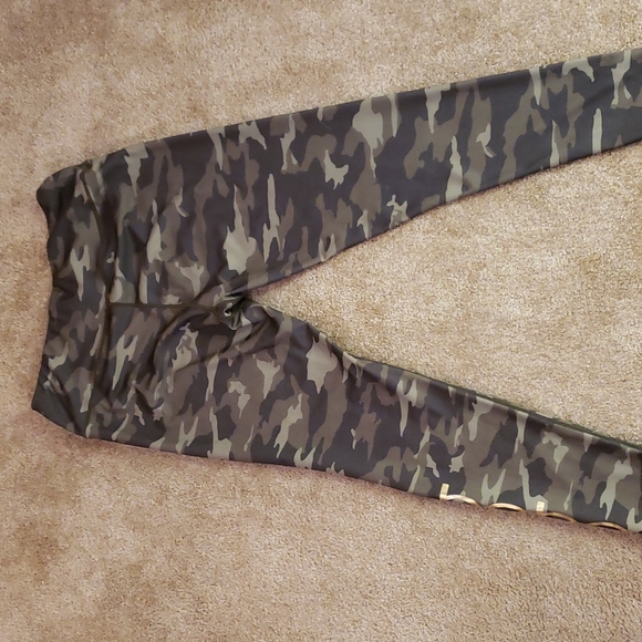 Camo Bebe sport leggings, size 1X - Picture 4 of 4